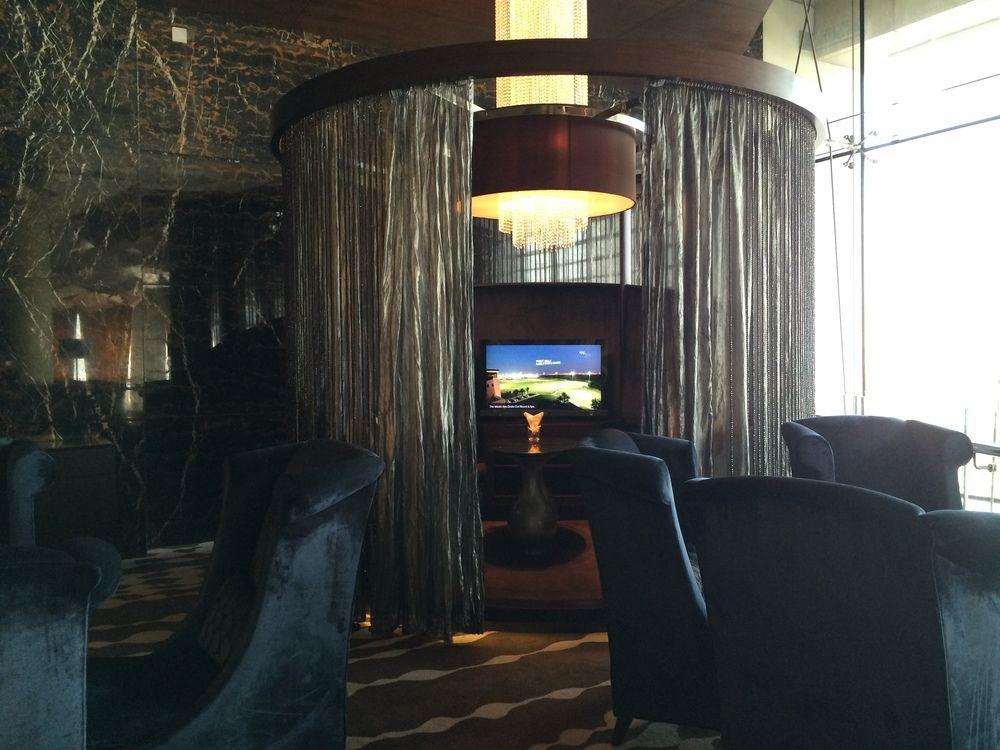 Le Meridien City Centre Bahrain Манама Экстерьер фото The lounge at the airport