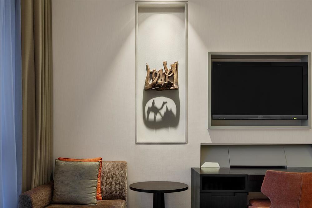 Le Meridien City Centre Bahrain Манама Экстерьер фото A wall niche with a sculpture