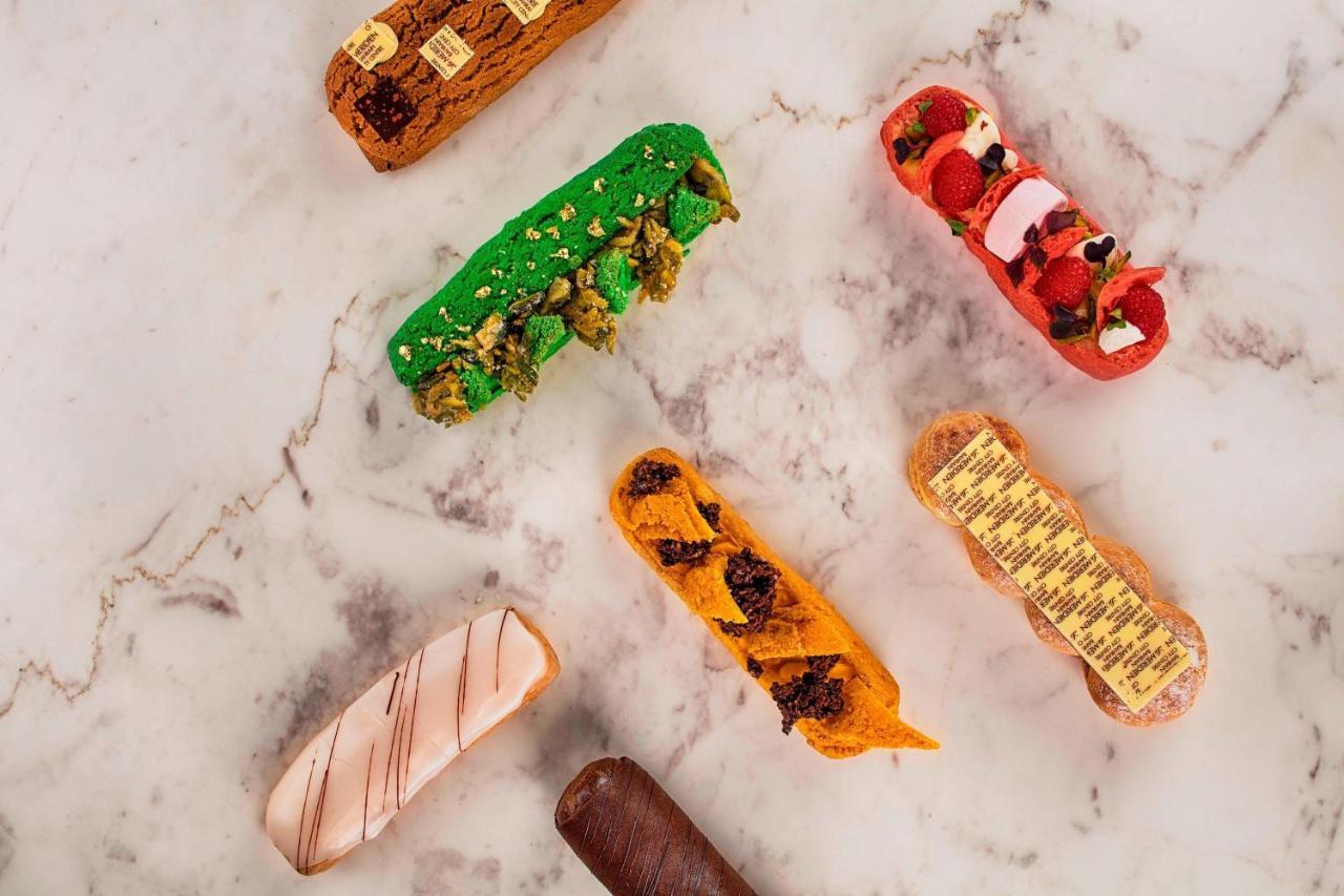 Le Meridien City Centre Bahrain Манама Экстерьер фото An assortment of éclairs