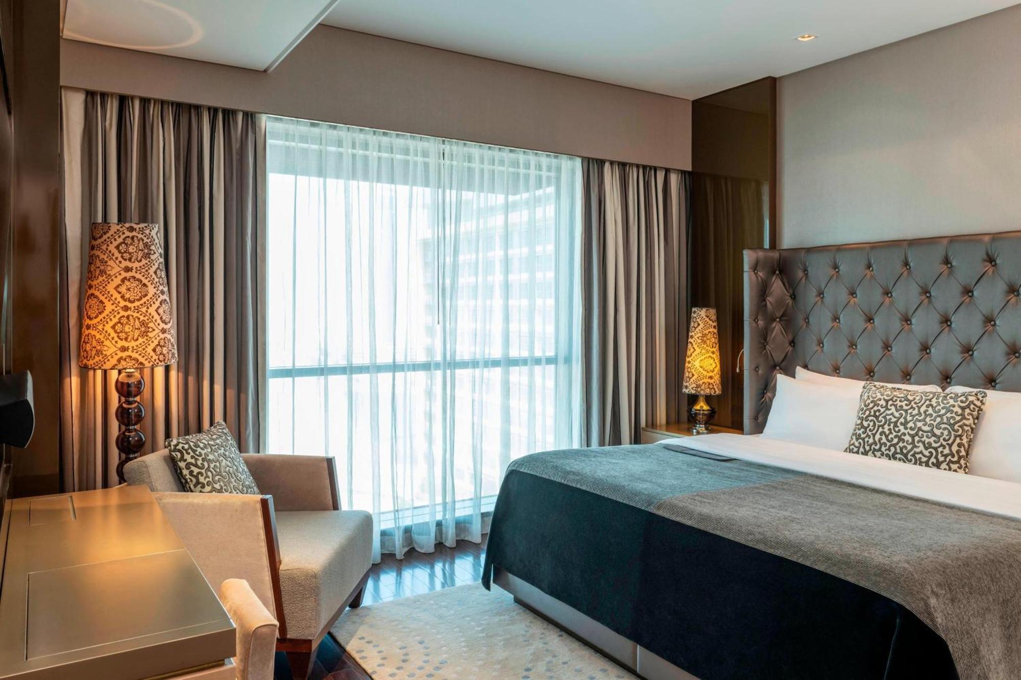 Le Meridien City Centre Bahrain Манама Экстерьер фото A bedroom at the hotel