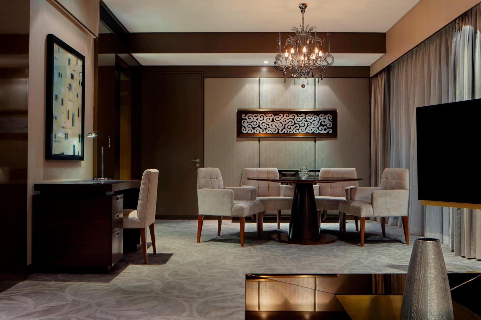 Le Meridien City Centre Bahrain Манама Экстерьер фото A suite at the Ritz-Carlton, Singapore