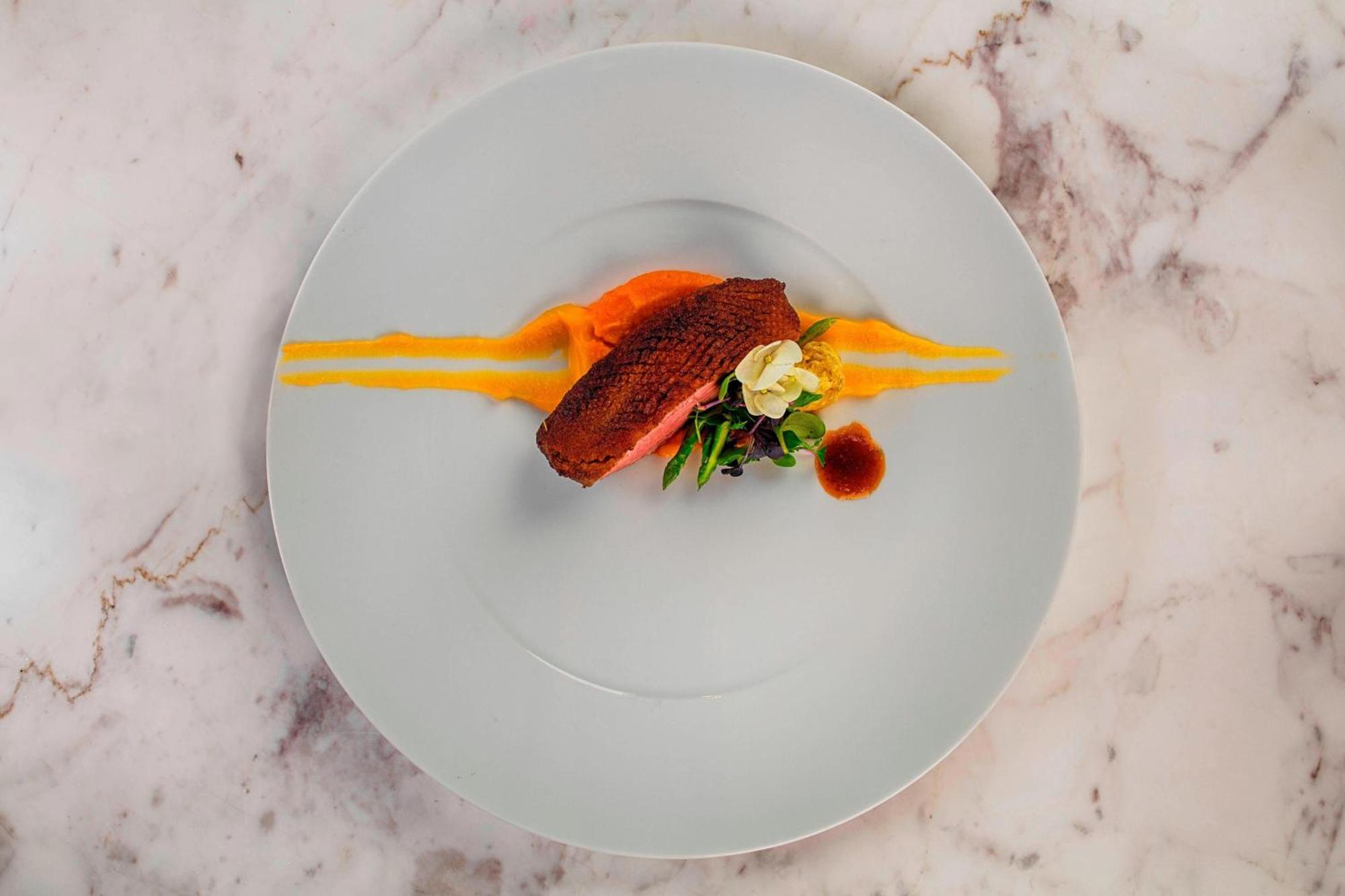 Le Meridien City Centre Bahrain Манама Экстерьер фото A plate of food
