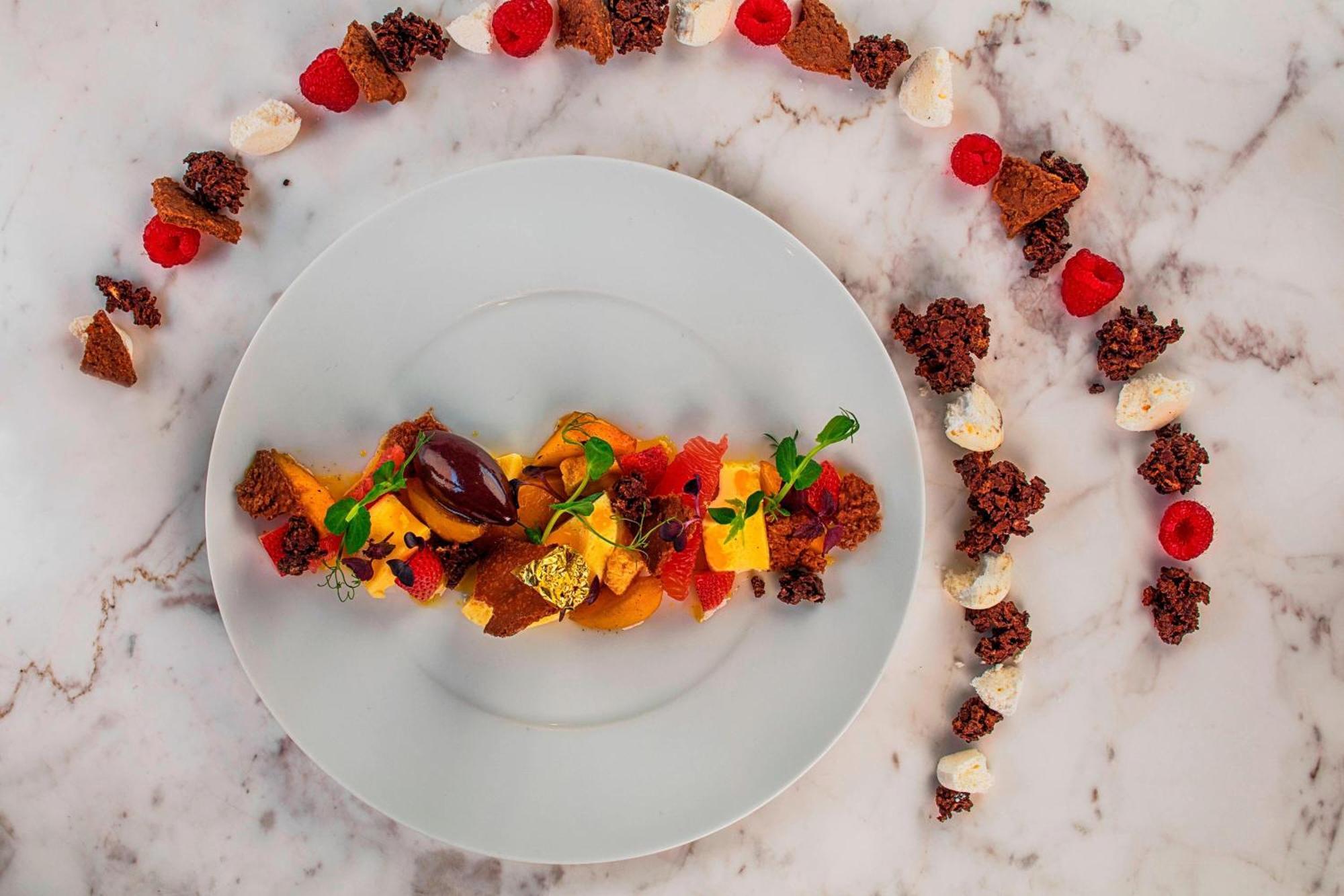 Le Meridien City Centre Bahrain Манама Экстерьер фото A fruit salad